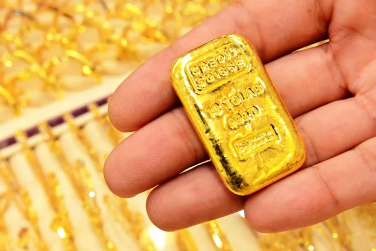 Vàng “nhảy múa” liên tục trong nửa đầu 2024: Có nên mua vàng lúc này?