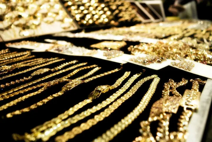 Lời khuyên khi mua trang sức hợp kim mạ vàng là gì