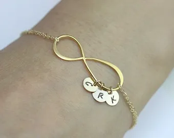 Vòng tay vàng 18K 2 chỉ đính chữ cái